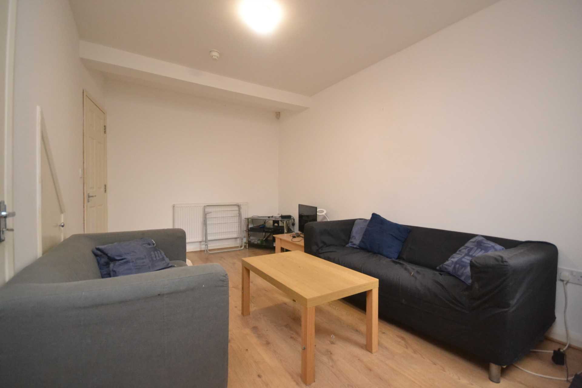 Pitcroft Avenue, Reading, Image 3