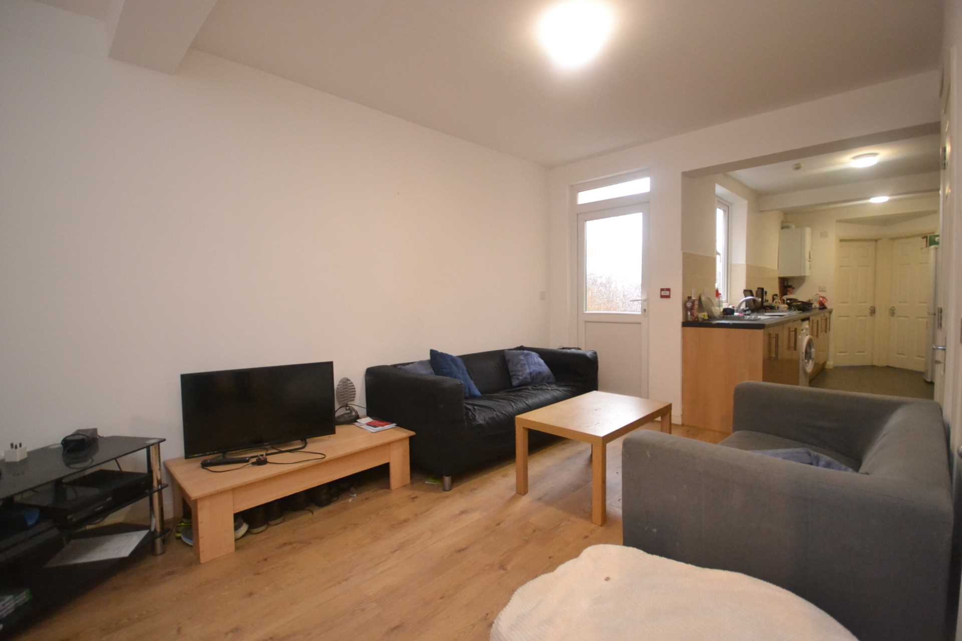 Pitcroft Avenue, Reading, Image 4
