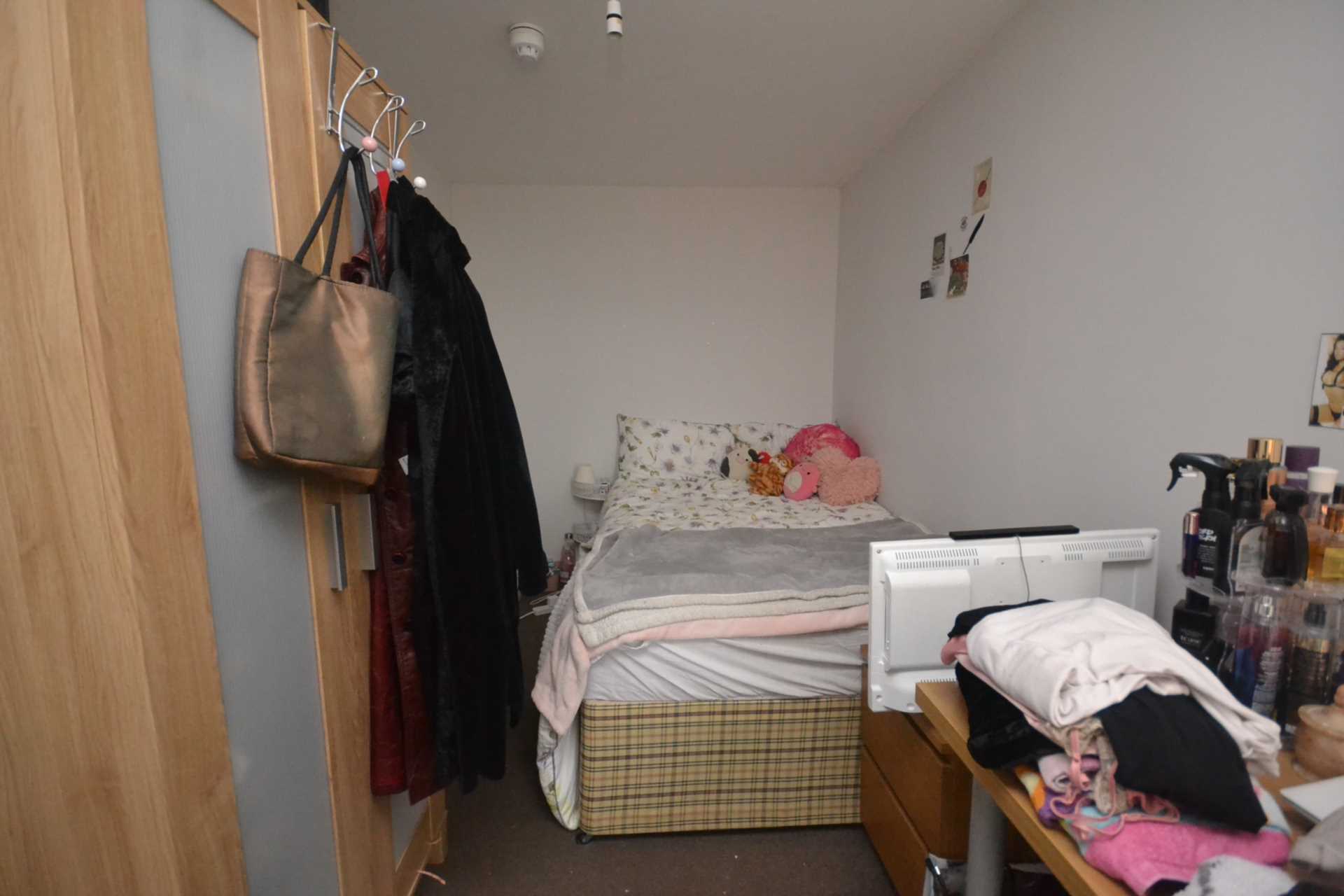 Pitcroft Avenue, Reading, Image 7