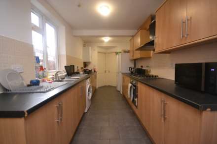 Pitcroft Avenue, Reading, Image 1