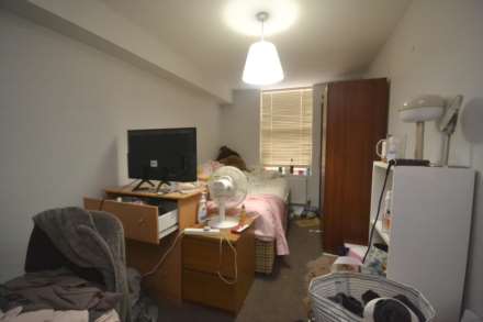 Pitcroft Avenue, Reading, Image 10