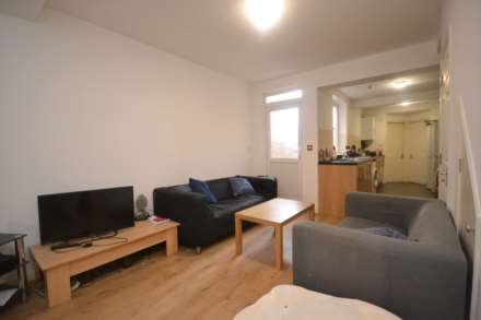 Pitcroft Avenue, Reading, Image 2