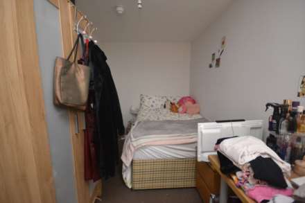 Pitcroft Avenue, Reading, Image 7