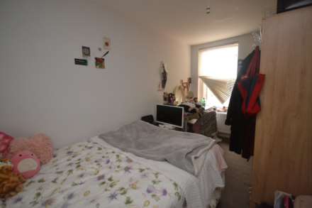 Pitcroft Avenue, Reading, Image 9