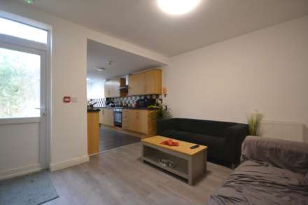 6 Bedroom Terrace, Grange Avenue, Reading