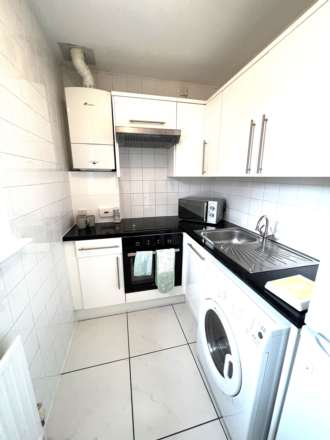 Blenheim Court, Reading, Image 6