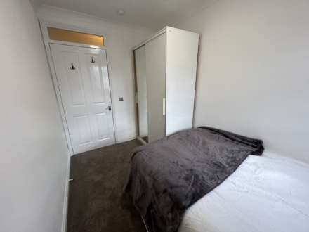 Blenheim Court, Reading, Image 9