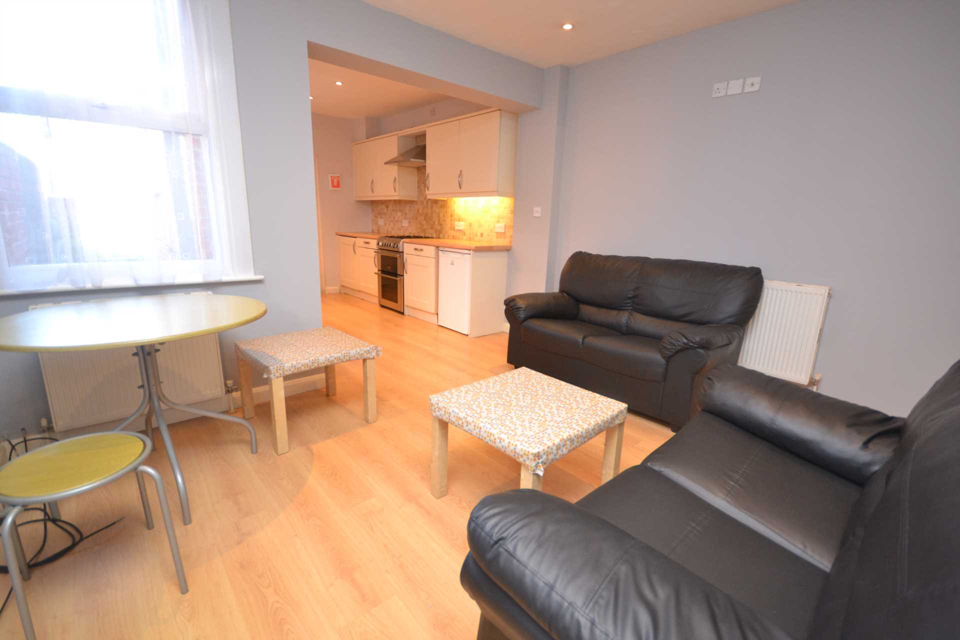 Pitcroft Avenue, Reading, Image 4