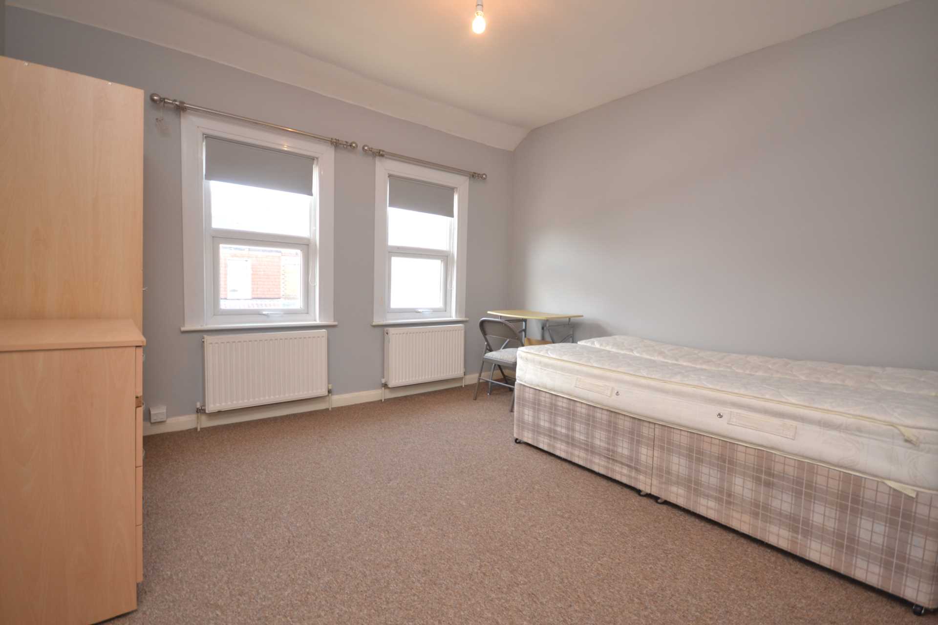 Pitcroft Avenue, Reading, Image 7