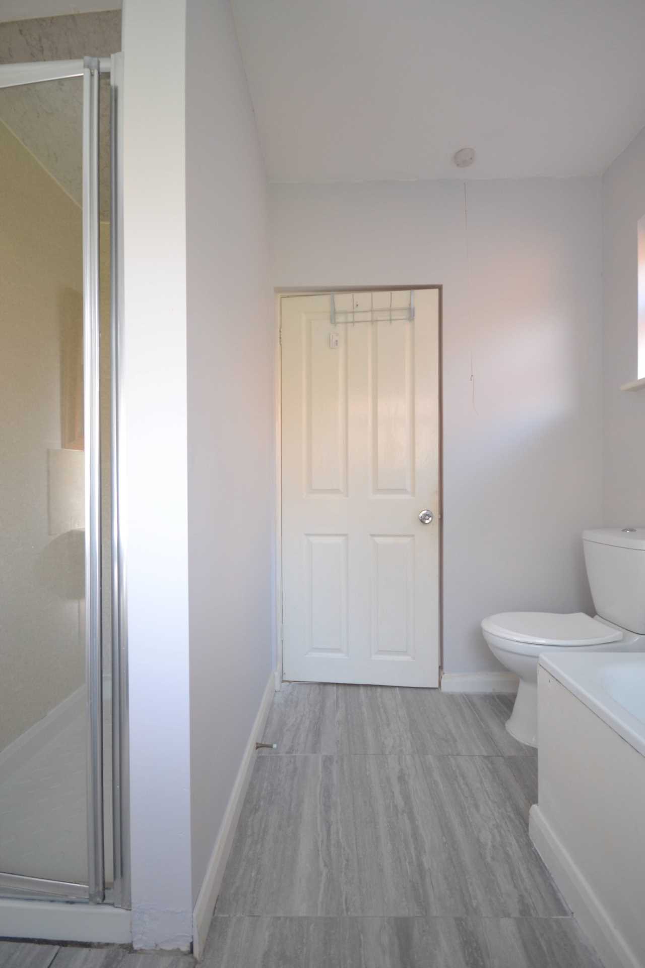 Pitcroft Avenue, Reading, Image 9