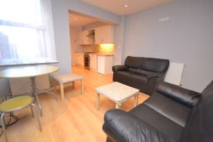 Pitcroft Avenue, Reading, Image 4