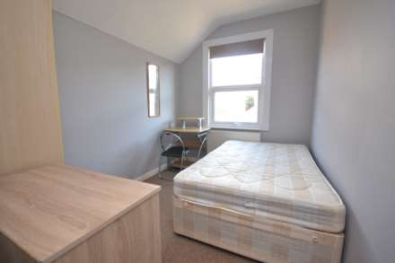 Pitcroft Avenue, Reading, Image 6