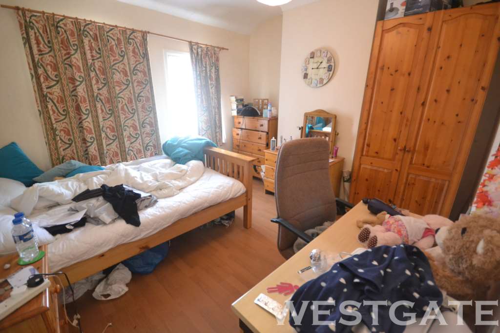 Pitcroft Avenue, Reading, Image 4