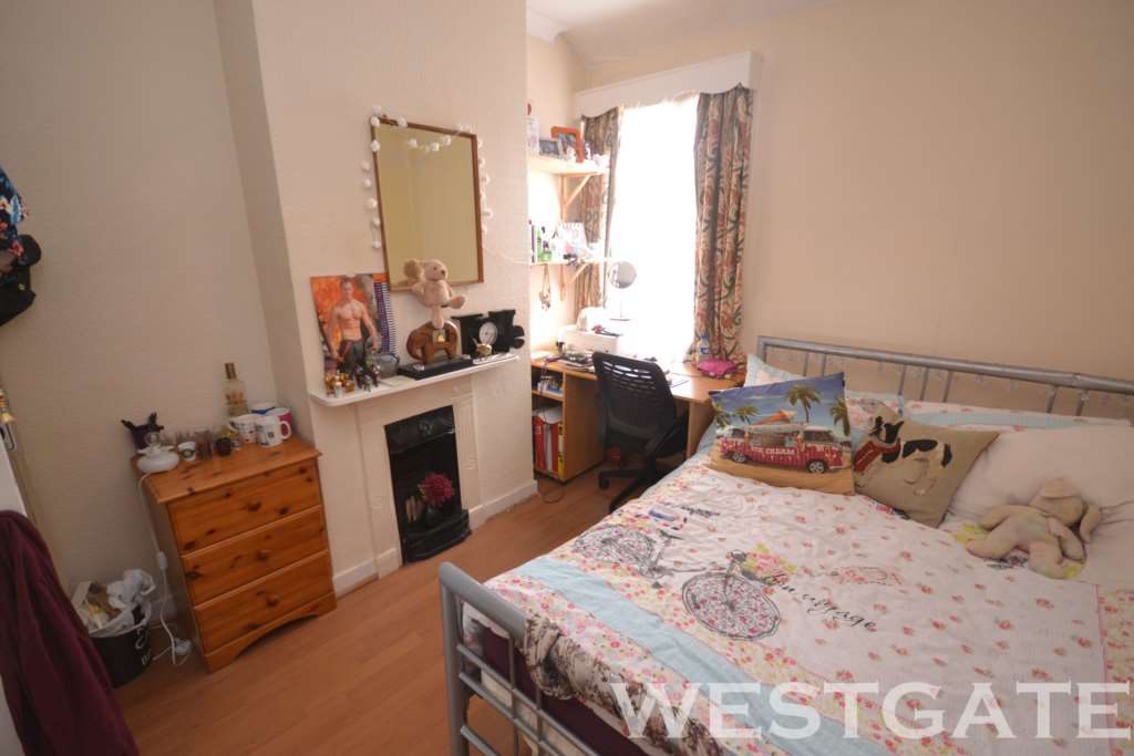 Pitcroft Avenue, Reading, Image 5