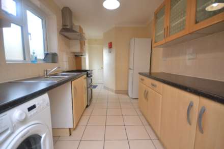 4 Bedroom Terrace, Clarendon Road, Reading