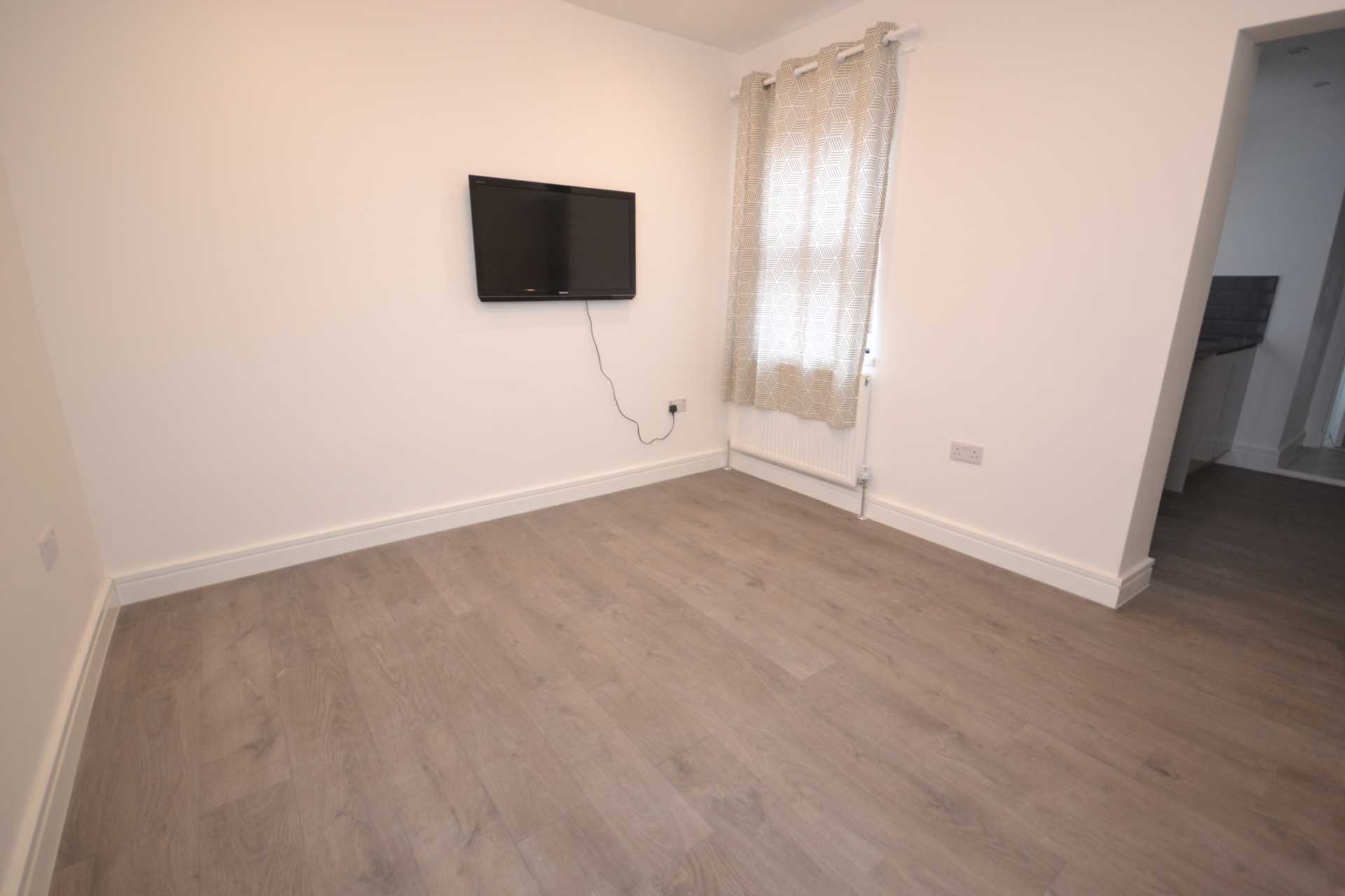 Pitcroft Avenue, Reading, Image 5