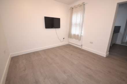 Pitcroft Avenue, Reading, Image 5