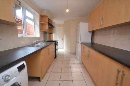 5 Bedroom Terrace, Grange Avenue, University Area
