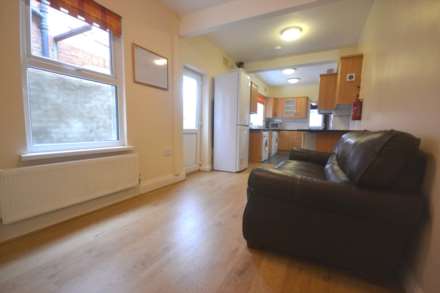 5 Bedroom Terrace, Norris Road, Reading