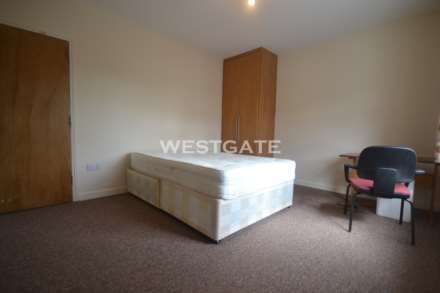 Donnington Gardens, Reading, Image 10