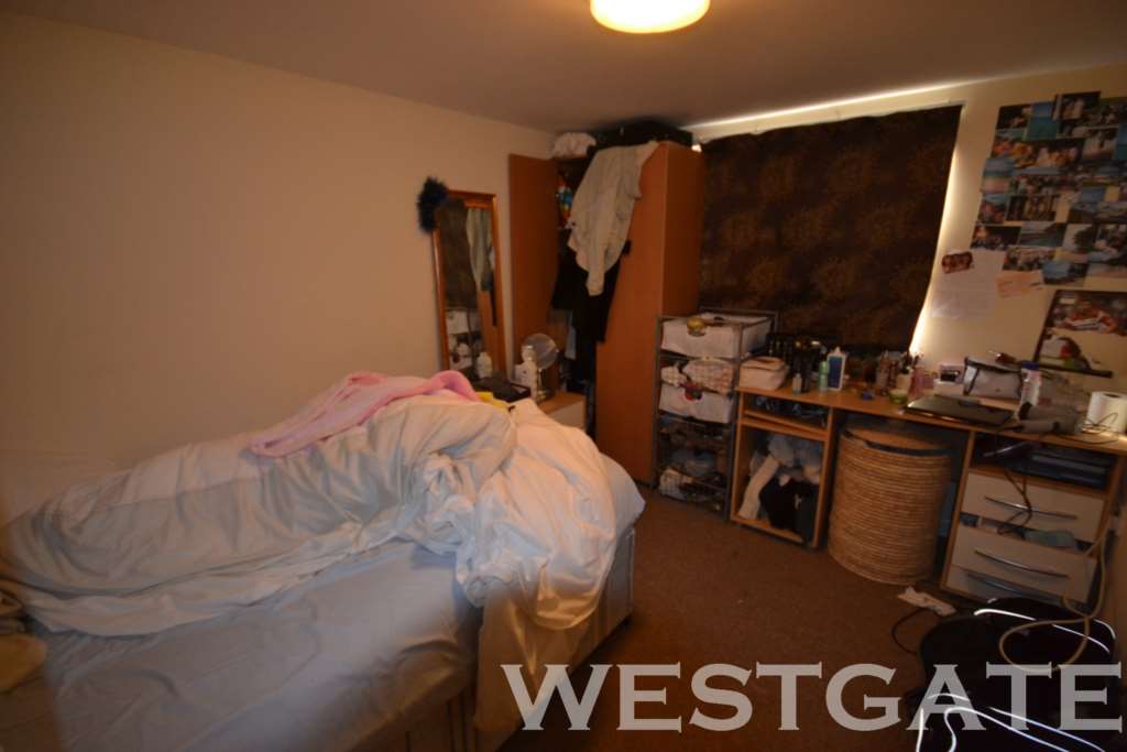 St Edwards Road, Uni Area, Image 10