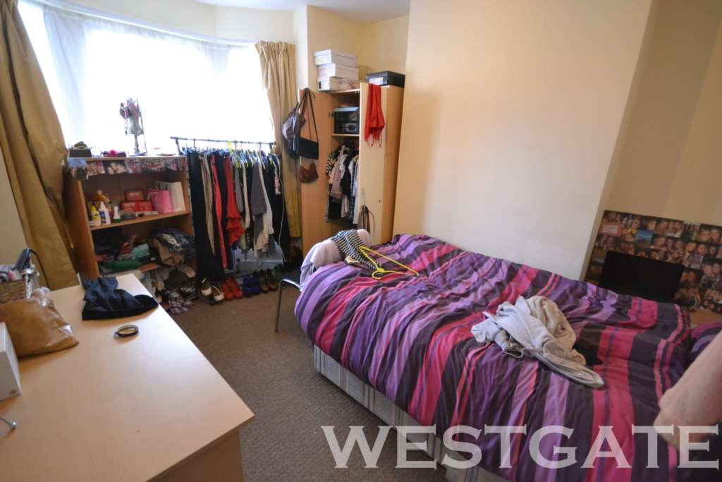 St Edwards Road, Uni Area, Image 5