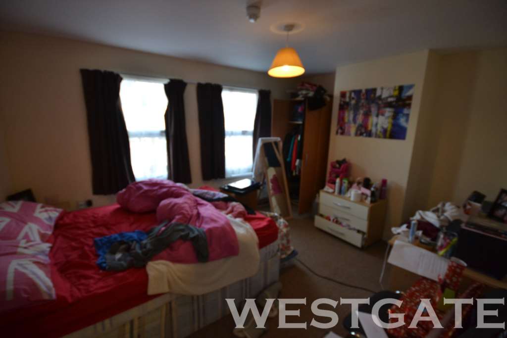 St Edwards Road, Uni Area, Image 7