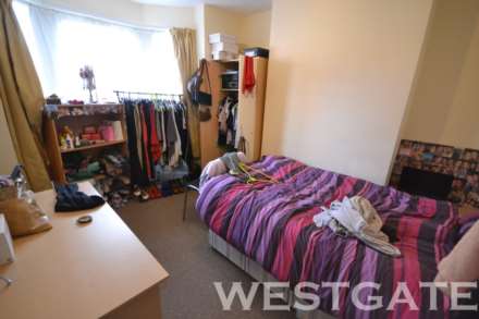St Edwards Road, Uni Area, Image 5
