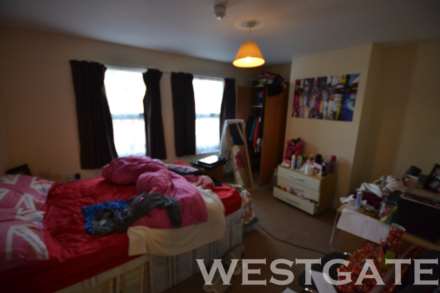 St Edwards Road, Uni Area, Image 7