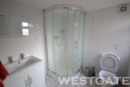 St Edwards Road, Uni Area, Image 9