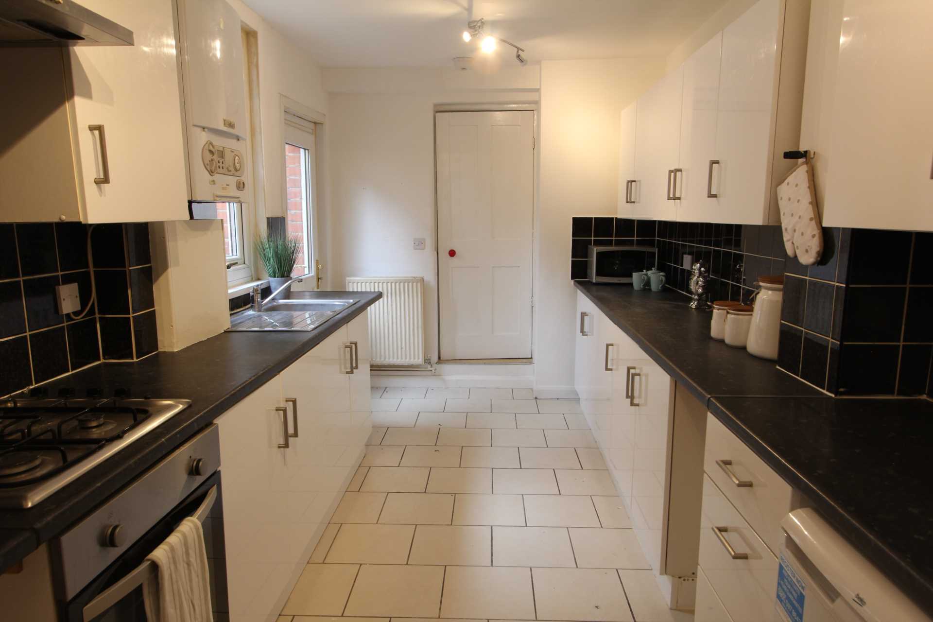Grange Avenue, Uni Area, Image 1
