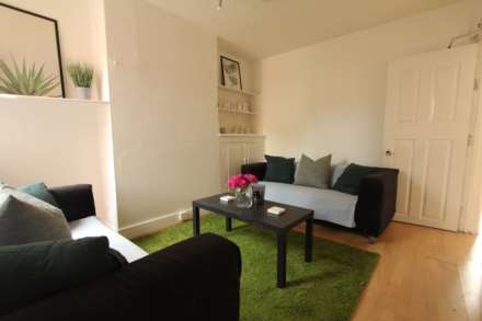 Grange Avenue, Uni Area, Image 3