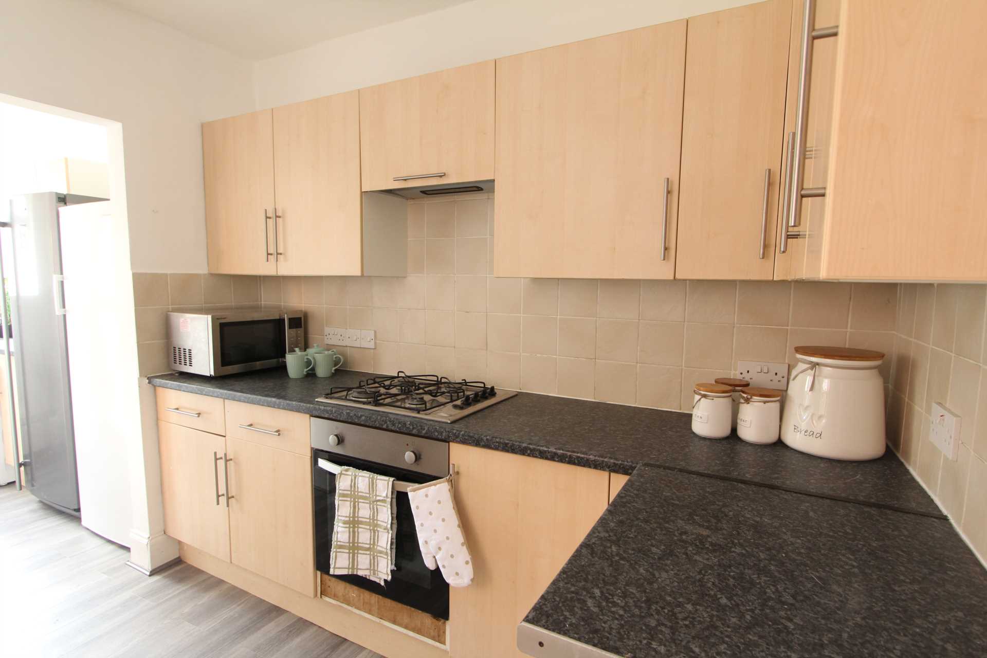 Grange Avenue, Uni Area, Image 2