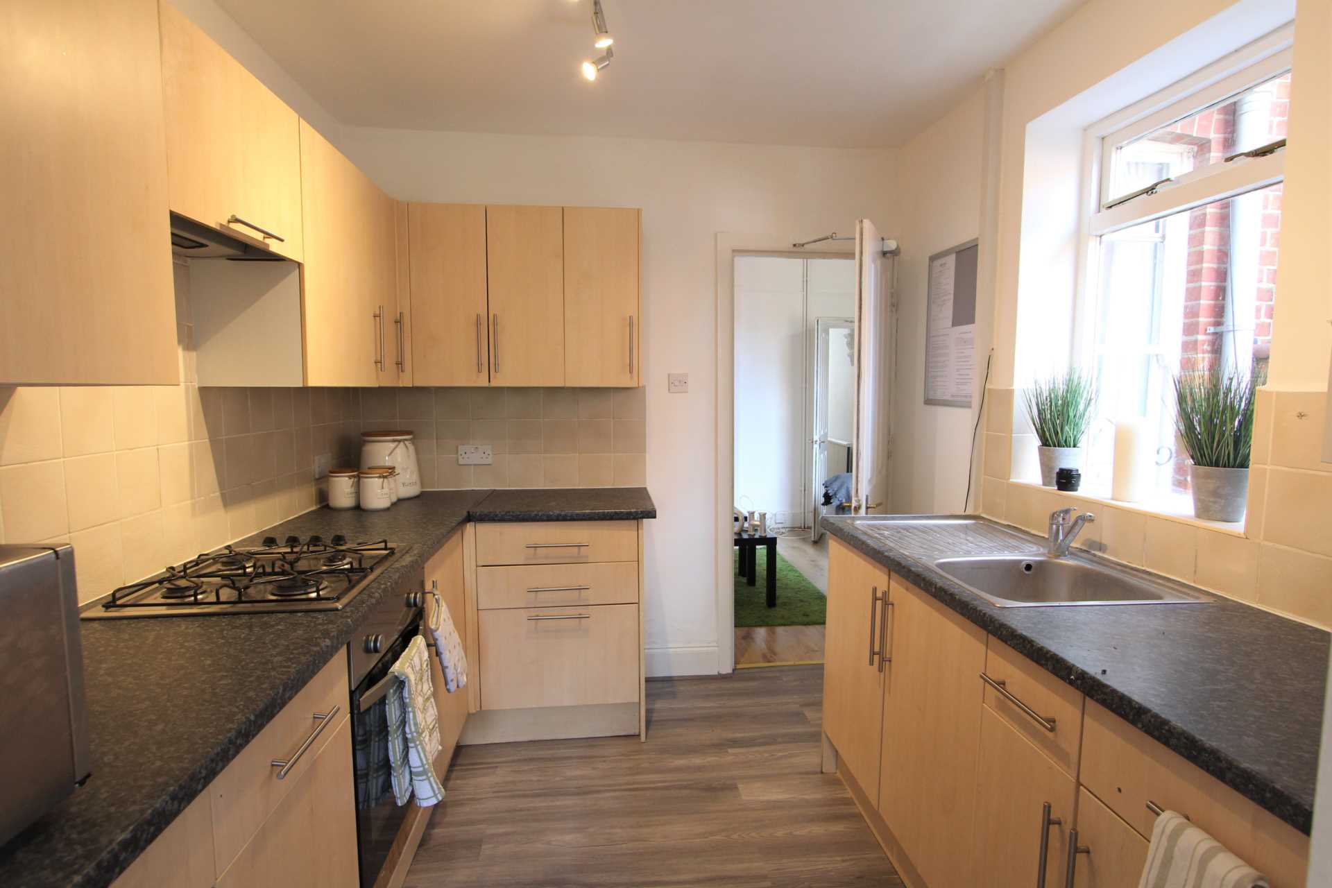 Grange Avenue, Uni Area, Image 3