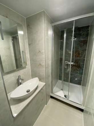 Donnington Gardens, Reading, Image 9