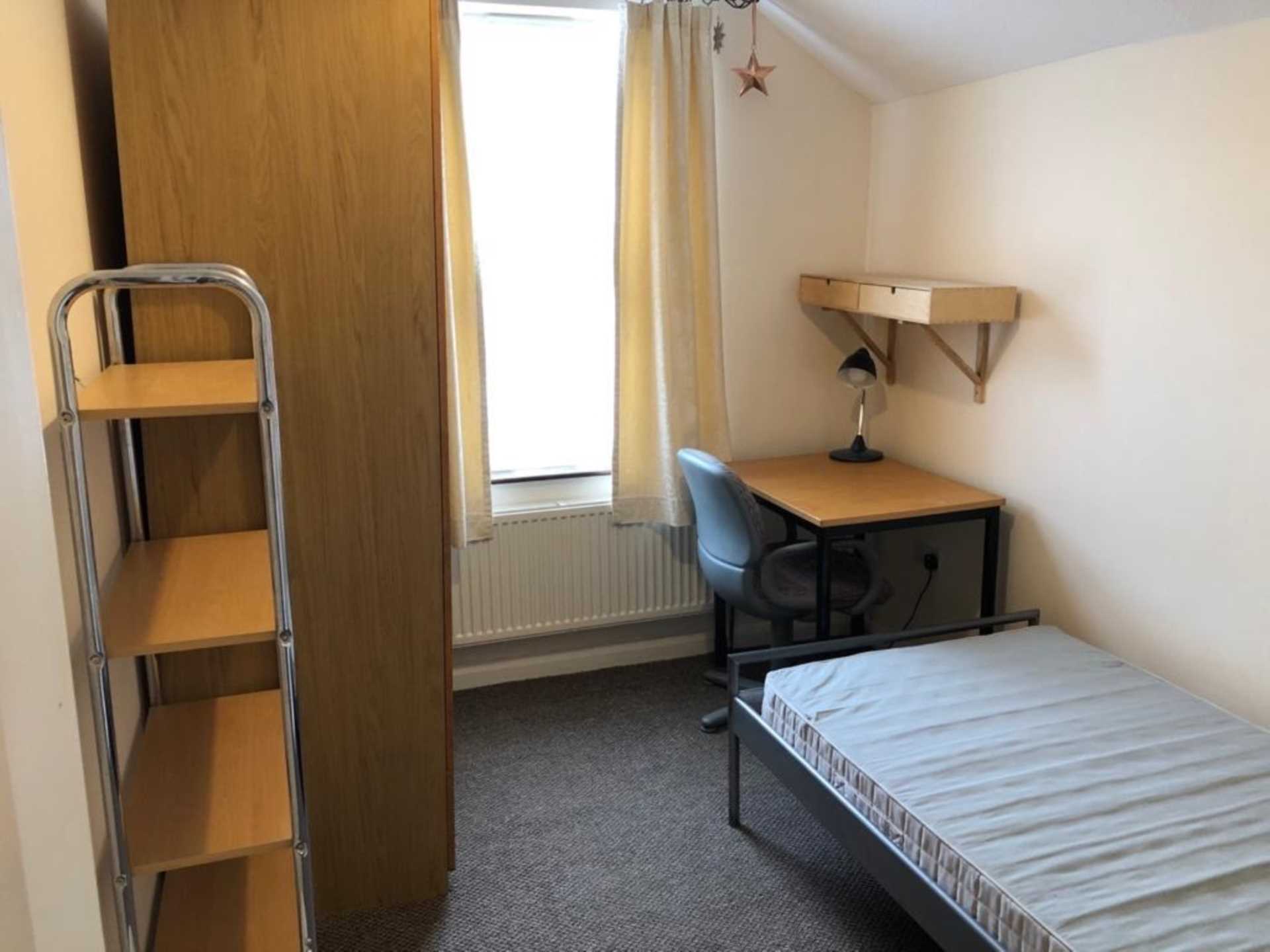 Pitcroft Avenue, Reading, Image 4