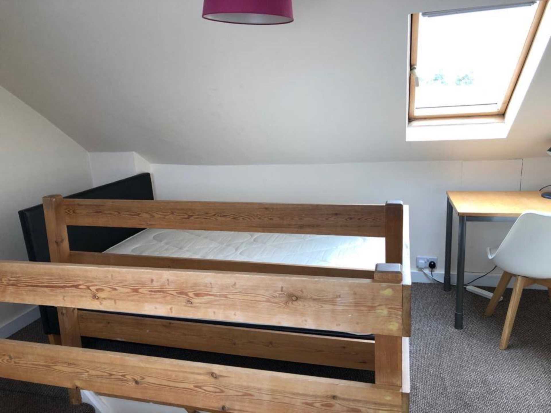 Pitcroft Avenue, Reading, Image 6