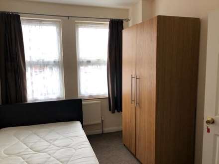 Pitcroft Avenue, Reading, Image 3