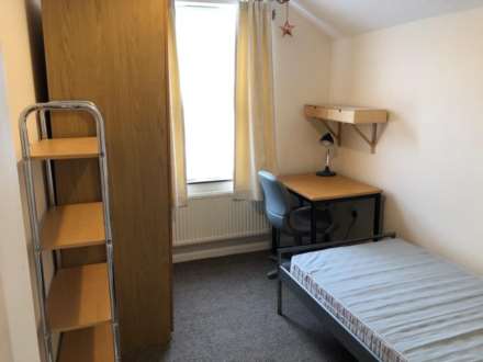 Pitcroft Avenue, Reading, Image 4