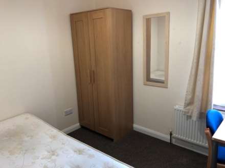 Pitcroft Avenue, Reading, Image 5