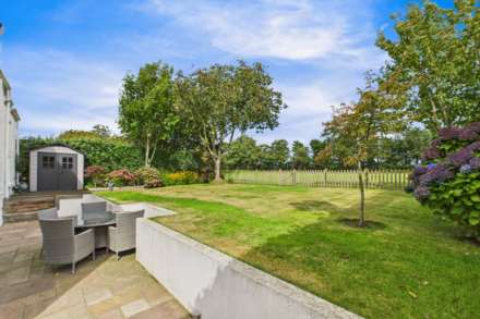 St Saviour / Trinity Border, Image 4