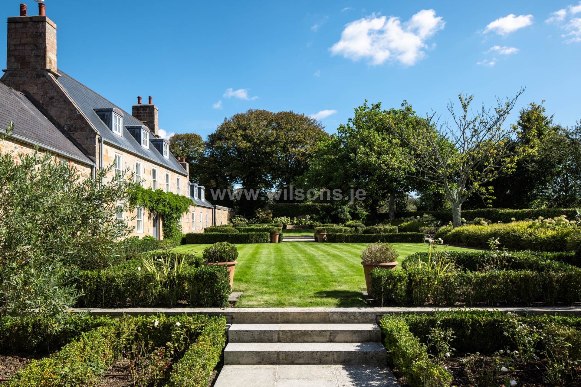 La Rue Des Canons, Trinity, Image 7