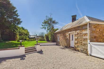 Oak Mews, La Route De Beaumont, St Peter, Image 2