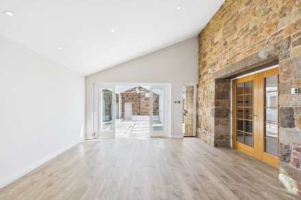 Oak Mews, La Route De Beaumont, St Peter, Image 9