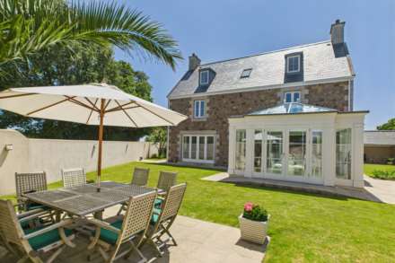 6 Bedroom Link-Detached, La Route Des Hetres, St Peter