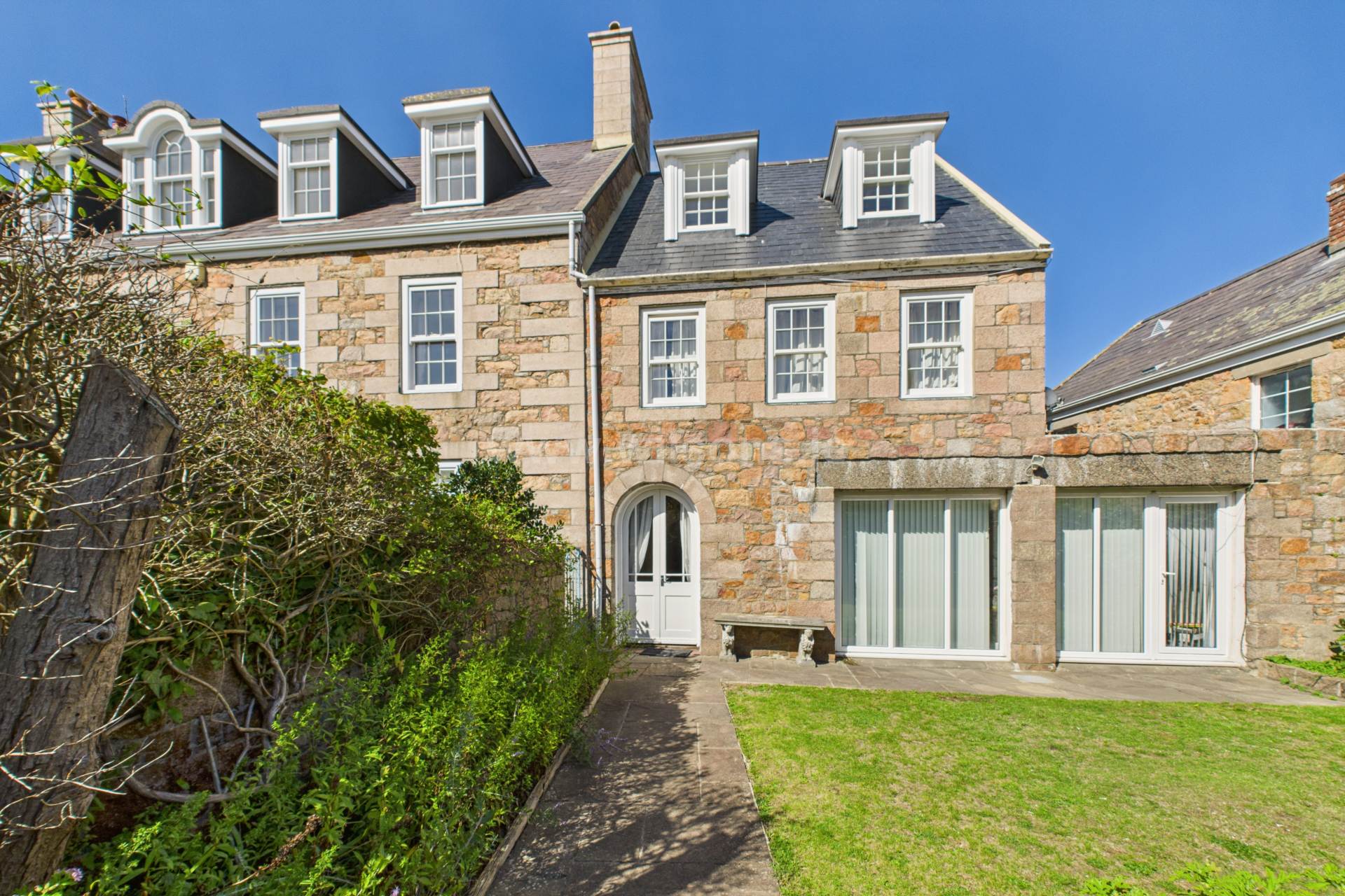 La Rue Du Creux Baillot, St Ouen, Image 3