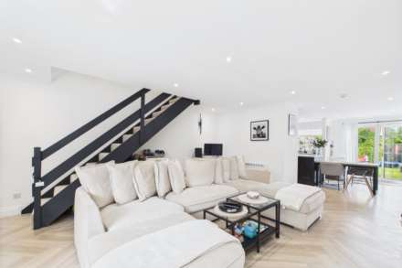Balcon Terrace, St Saviour, Image 6