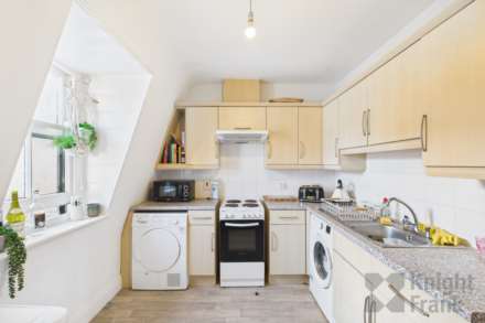 Flat 2, 52 Don Street, Image 2