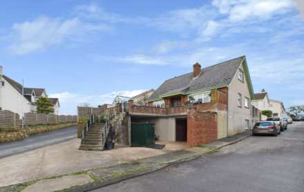 Vue Des Arbres, La Rue Sara Henri