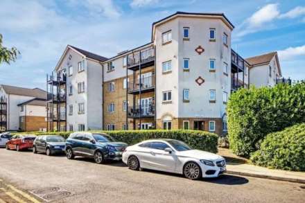 2 Bedroom Flat, Enstone Road, Ponders End, EN3